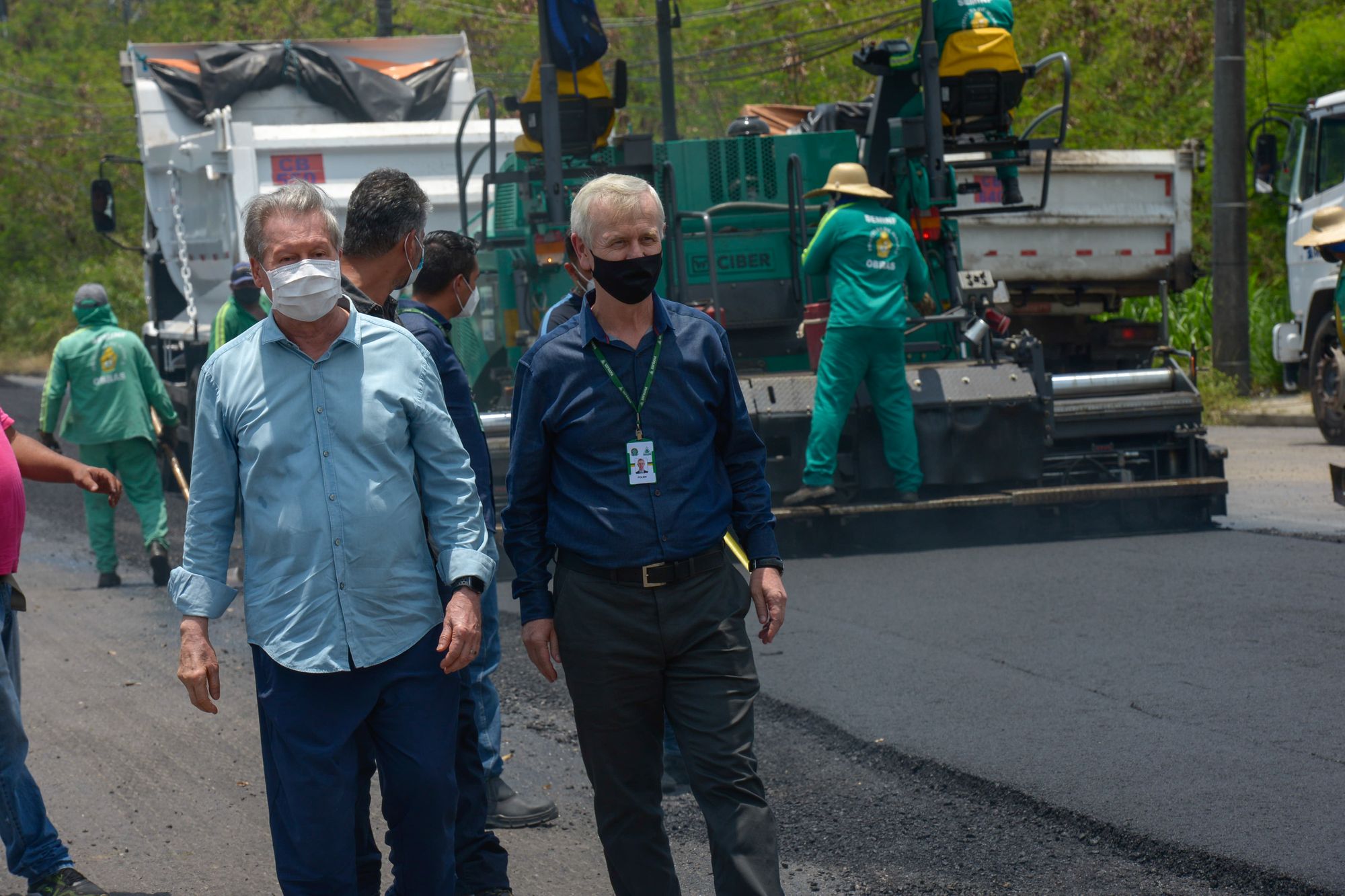 Prefeito vistoria retomada das obras de recuperação viária do Distrito Industrial