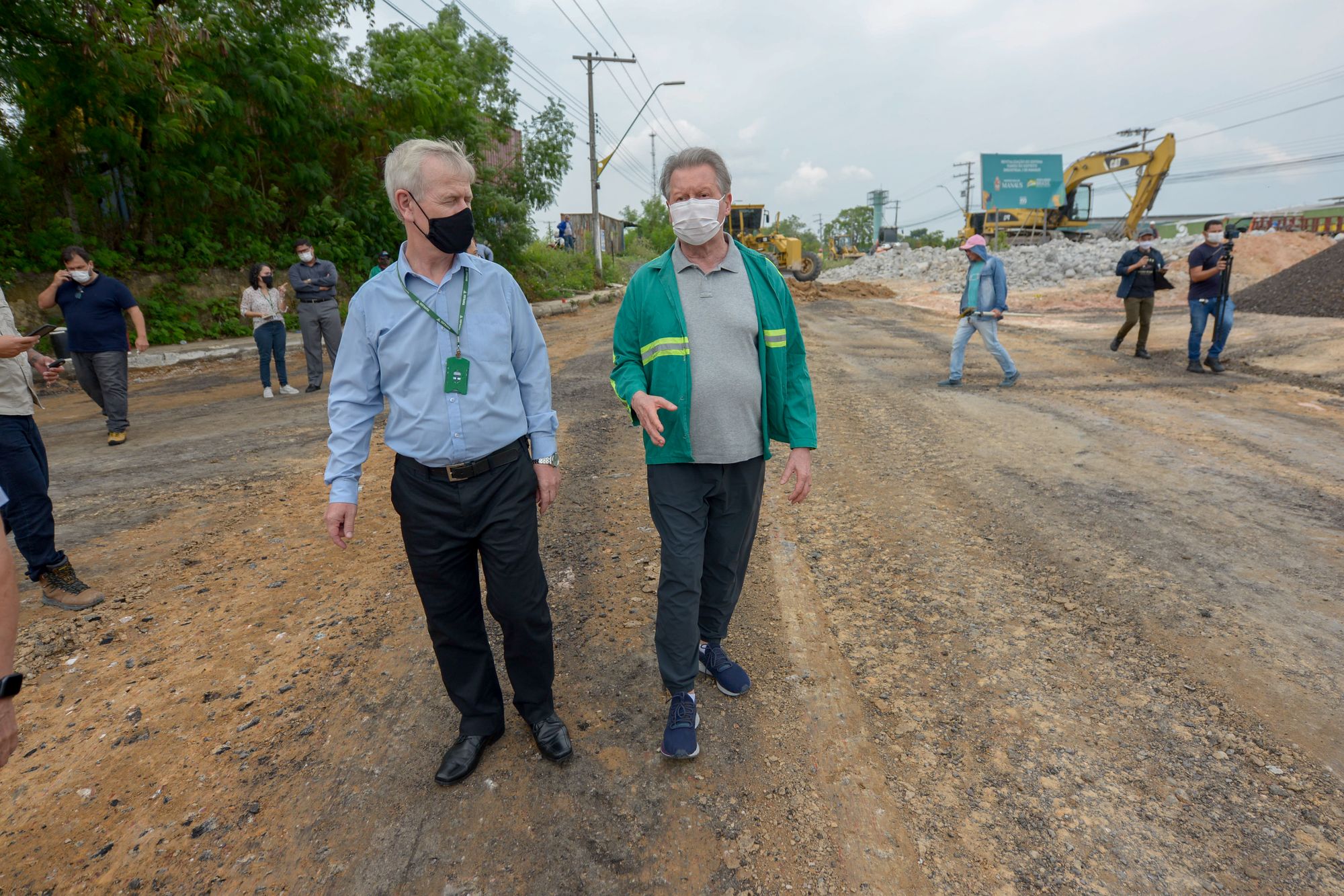 Arthur Virgílio vistoria recuperação viária das avenidas Buriti e Solimões