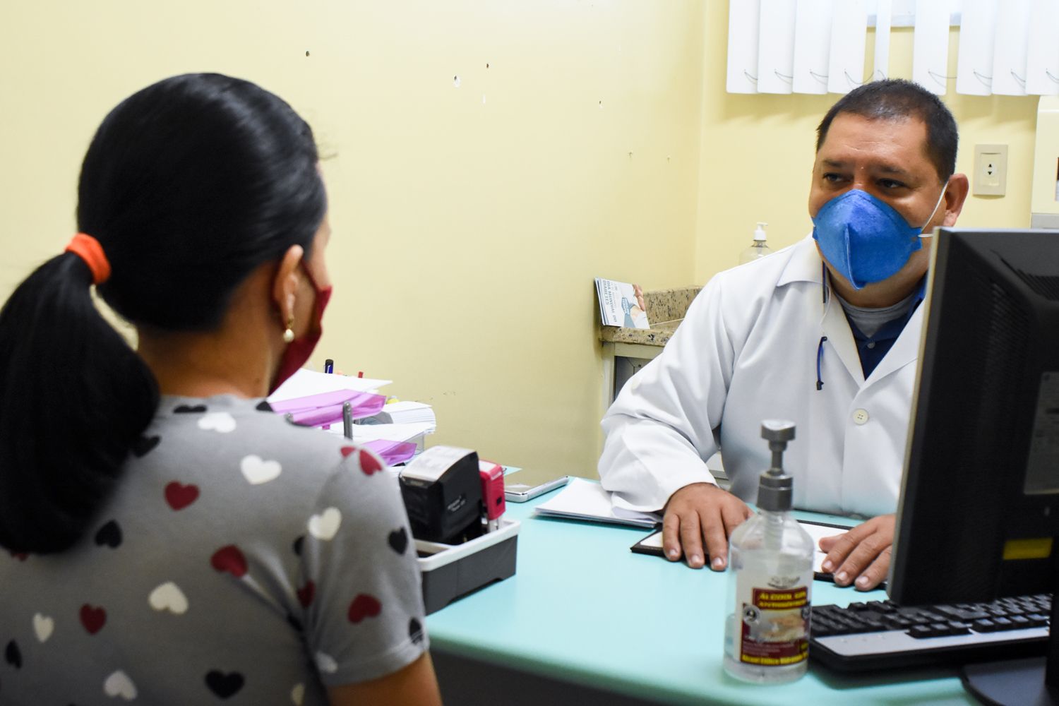 ‘Outubro Rosa’ alerta para o autocuidado e busca por exames preventivos na rede municipal