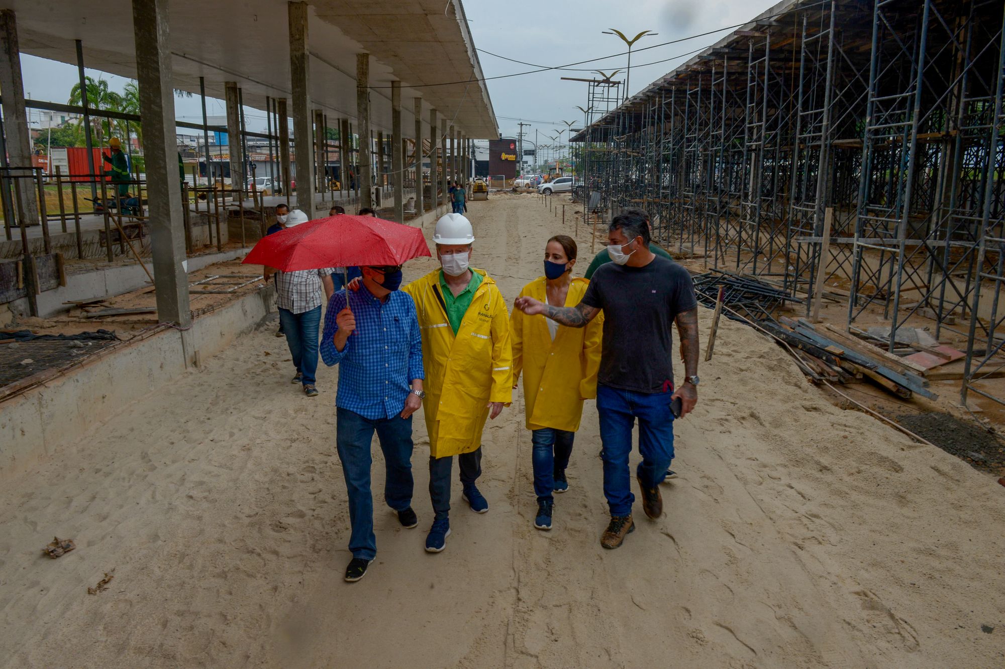 Arthur vistoria obra da estação de transferência Arena
