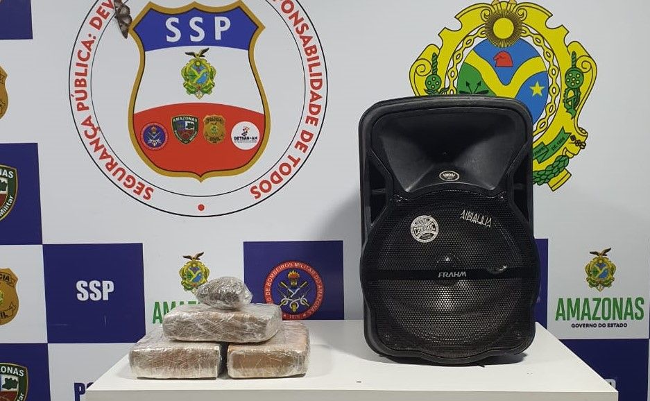 Base Arpão localiza entorpecentes escondidos em caixa de som em um barco