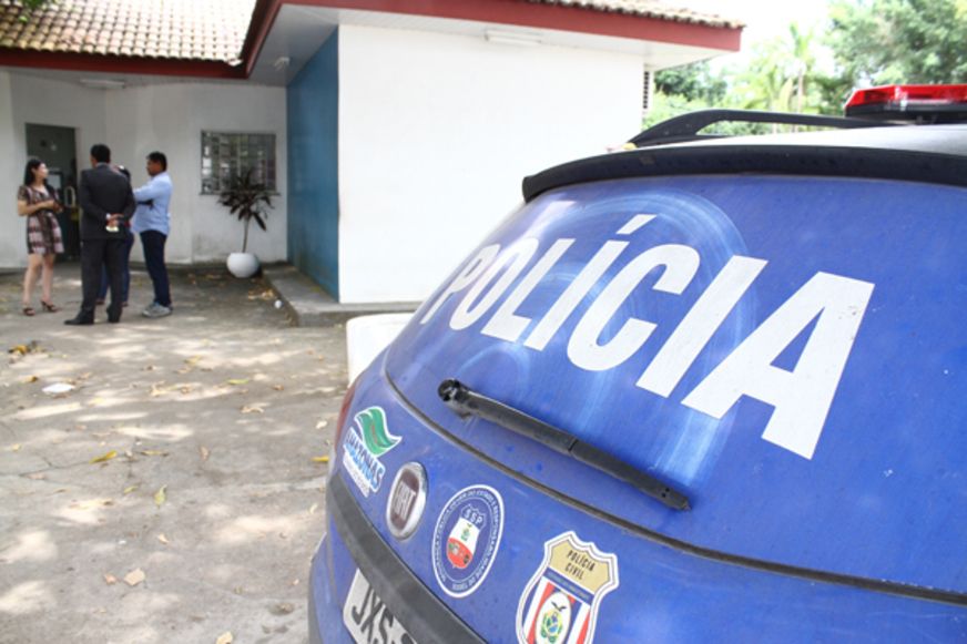 Mulher tenta vender filho de seis meses em Manaus e acaba presa