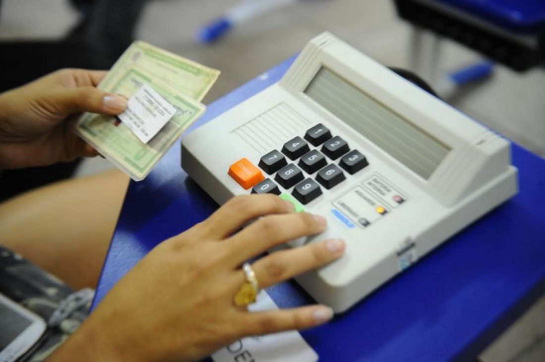 Protocolo do TSE pede que eleitor tire máscara para identificação, se mesário solicitar