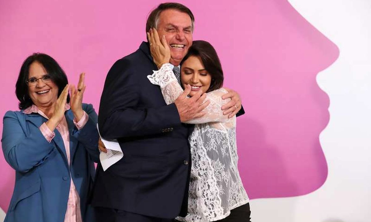 Ministério Público quer apurar desvio de finalidade em programa de Michelle e repasses a ONGs