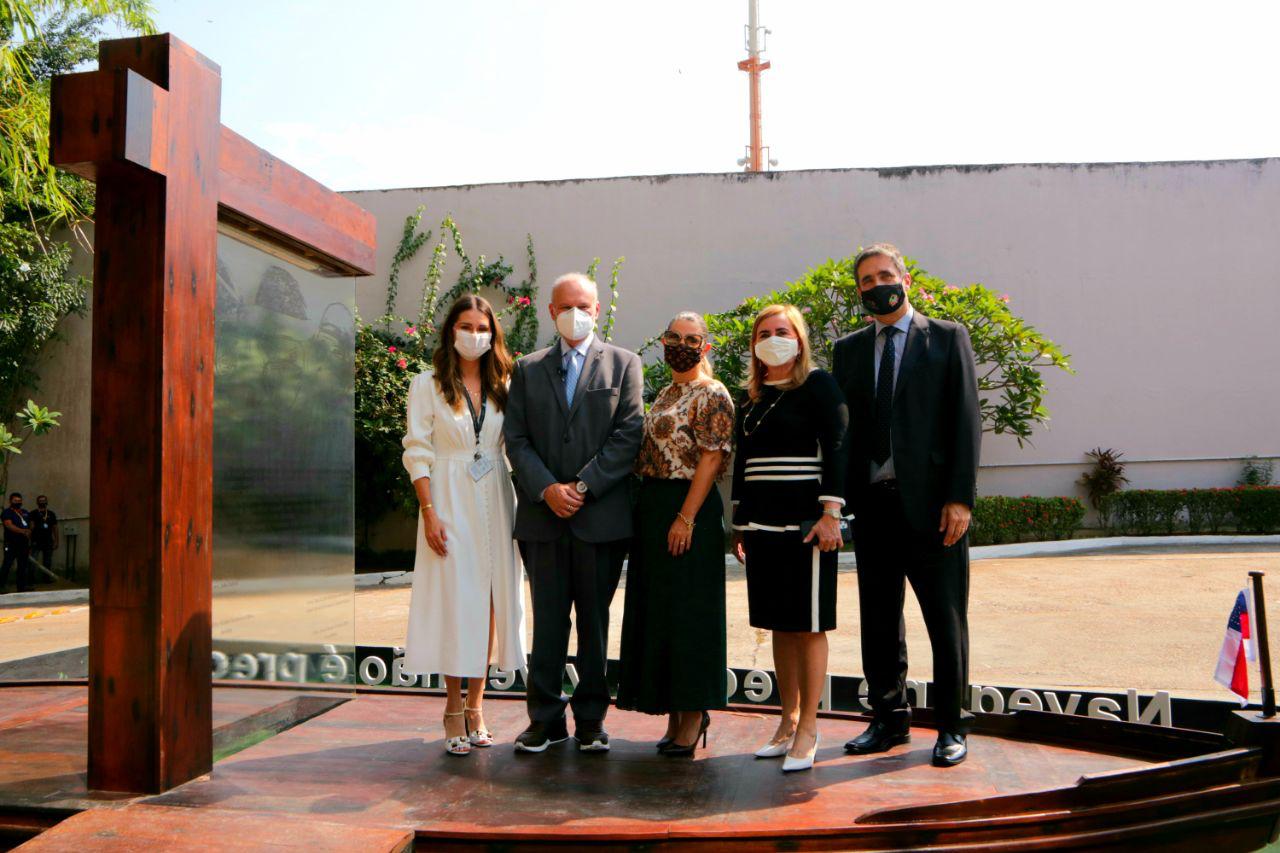Monumento em homenagem às vítimas da Covid e profissionais da saúde é erguido em Manaus