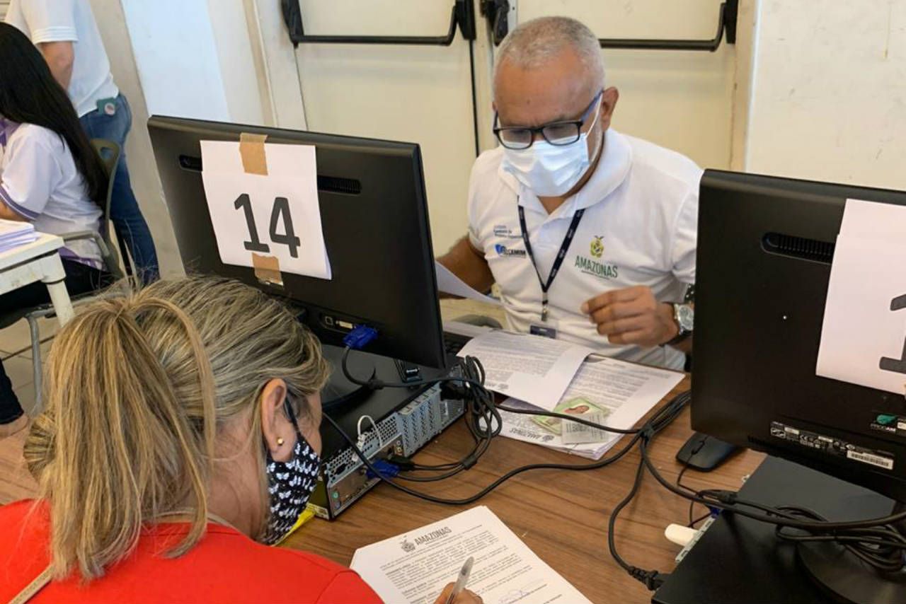 Moradores do Monte Horebe recebem 8ª parcela do Bolsa Moradia