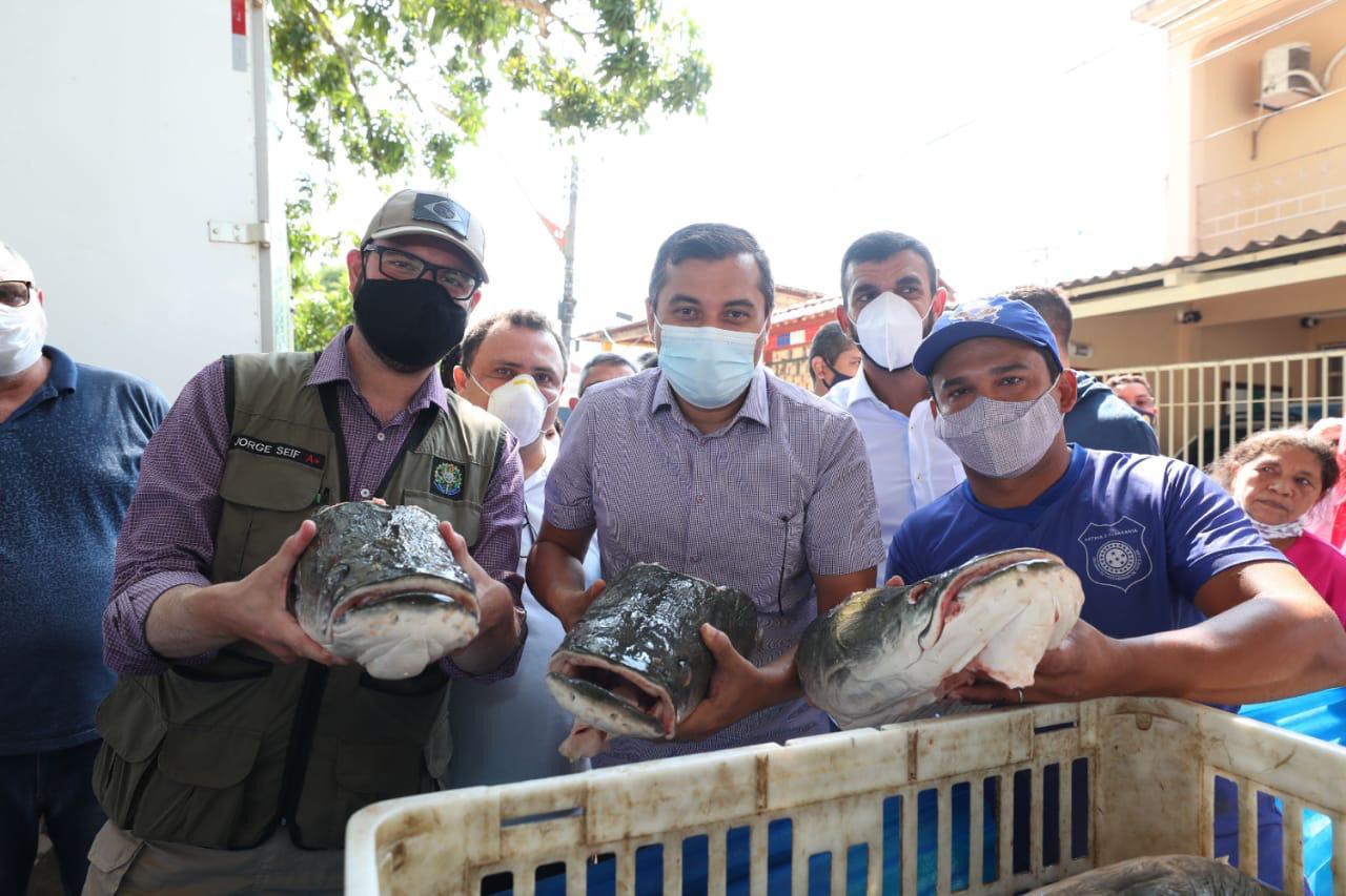 Em Tefé, Wilson e secretário nacional de Aquicultura e Pesca visitam Feira do Pirarucu de Manejo