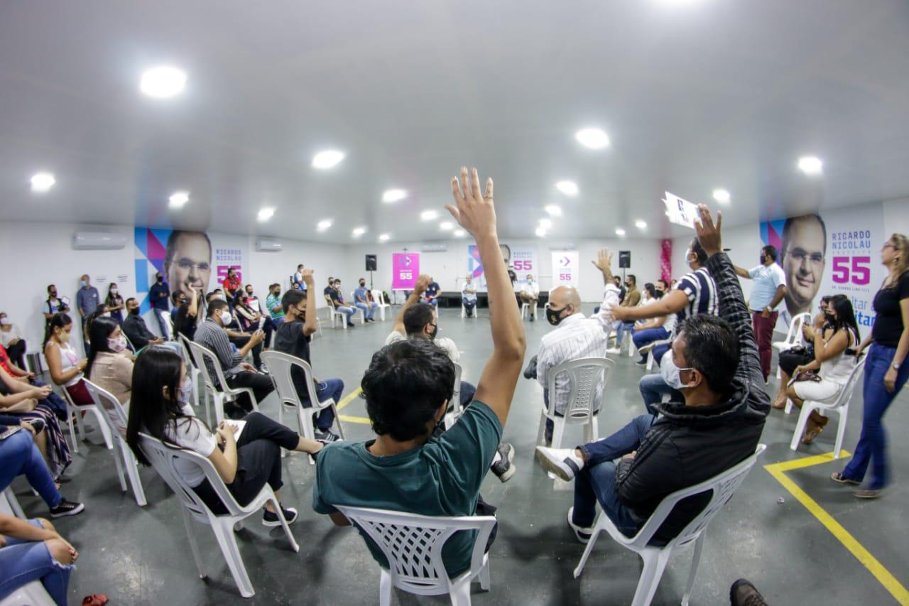 Nicolau se reúne com jovens e apresenta projetos para educação, primeiro emprego, esporte e lazer