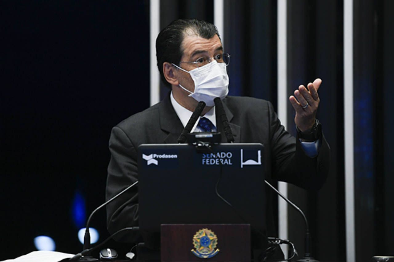 Eduardo Braga testa positivo para Covid-19