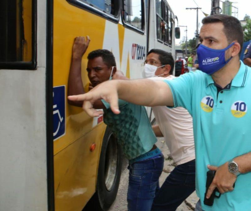 Alberto Neto detém assaltante de ônibus durante bandeiraço