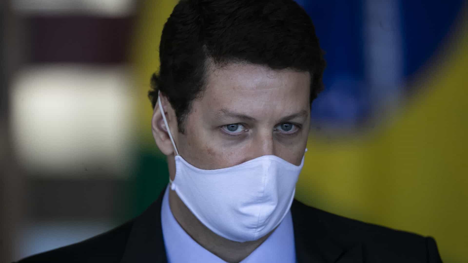 Salles vai a clube de tiro e agenda oficial informa 'atividade remota'