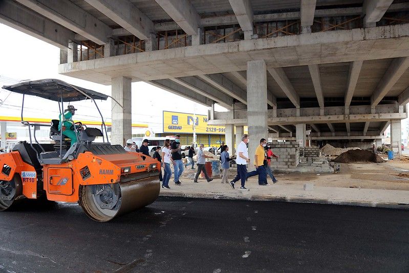 Arthur vistoria trabalhos finais do complexo viário do Manoa