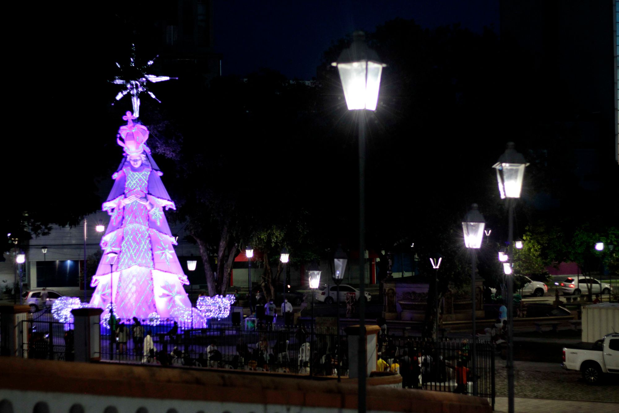 Primeira árvore da campanha “Natal do Abraço” é acesa em Manaus