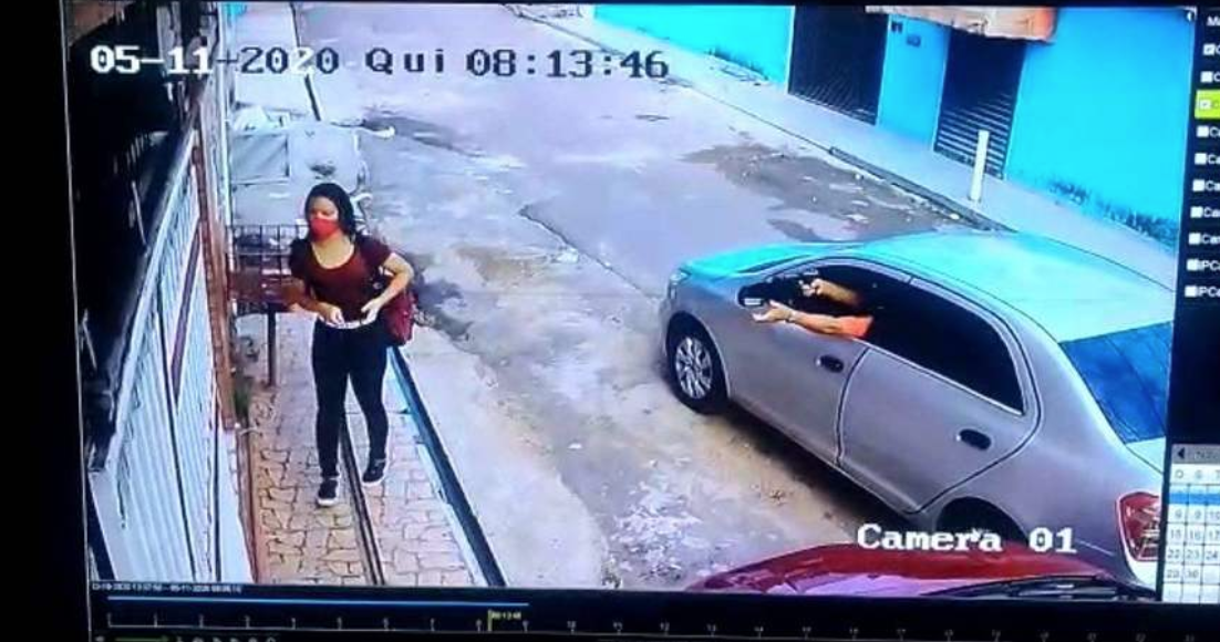 Câmeras de segurança flagram homem praticando assaltos em Manaus