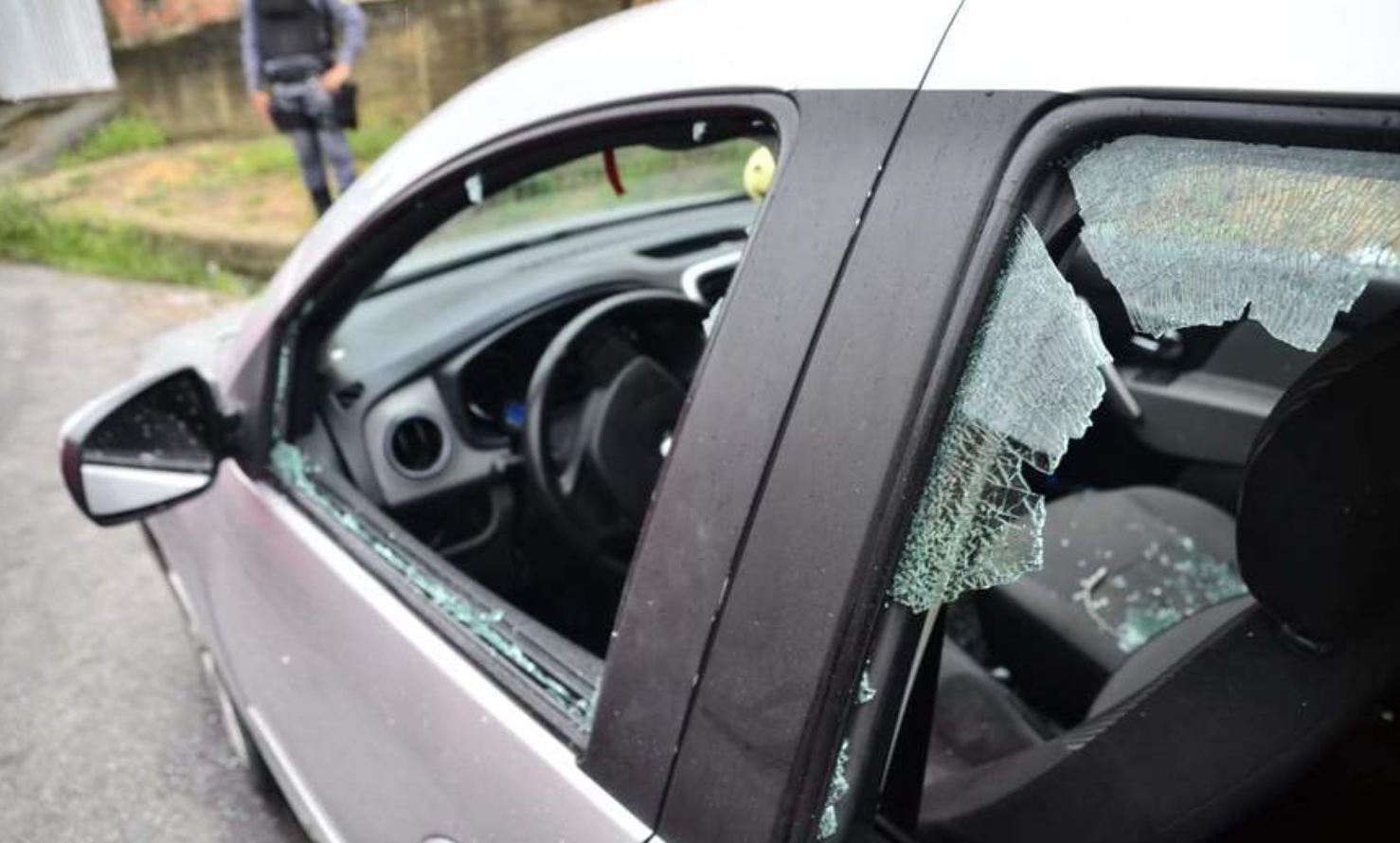 Homem é baleado enquanto dirigia, na zona Norte