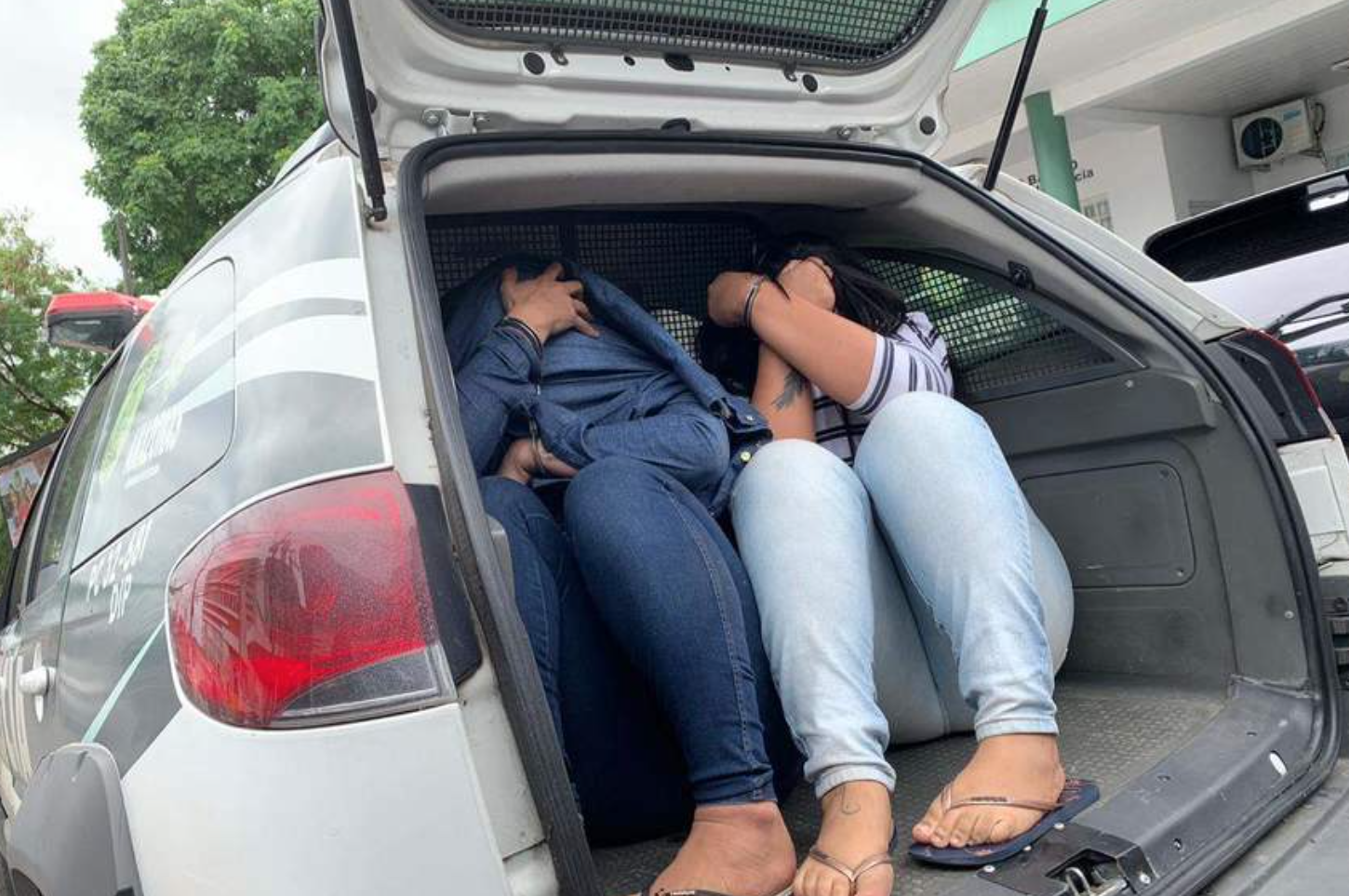 Mulheres são presas por traficar drogas e anabolizantes em Manaus