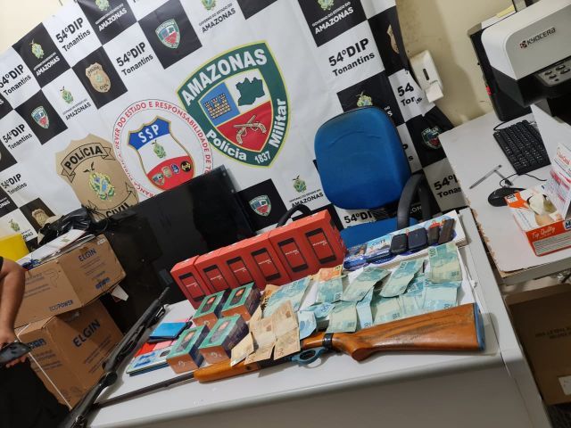 Prefeito de Tonantins é preso em flagrante suspeito de compra de votos