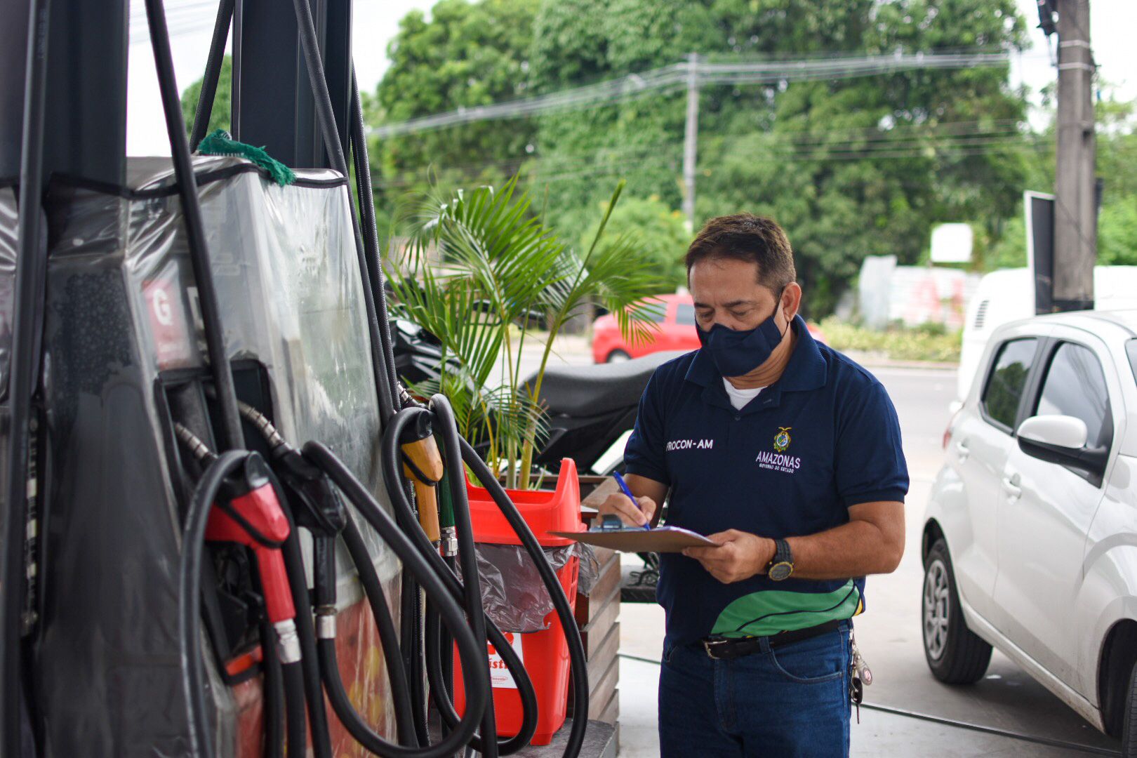 Gasolina comum tem média de preço de R$ 3,71 em Manaus, aponta pesquisa do Procon-AM