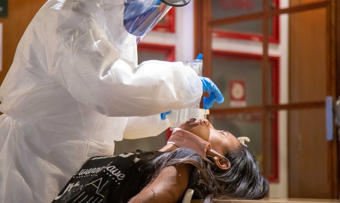 Governo Bolsonaro mantém estoque de 6,8 milhões de testes de Covid-19 sem destinação