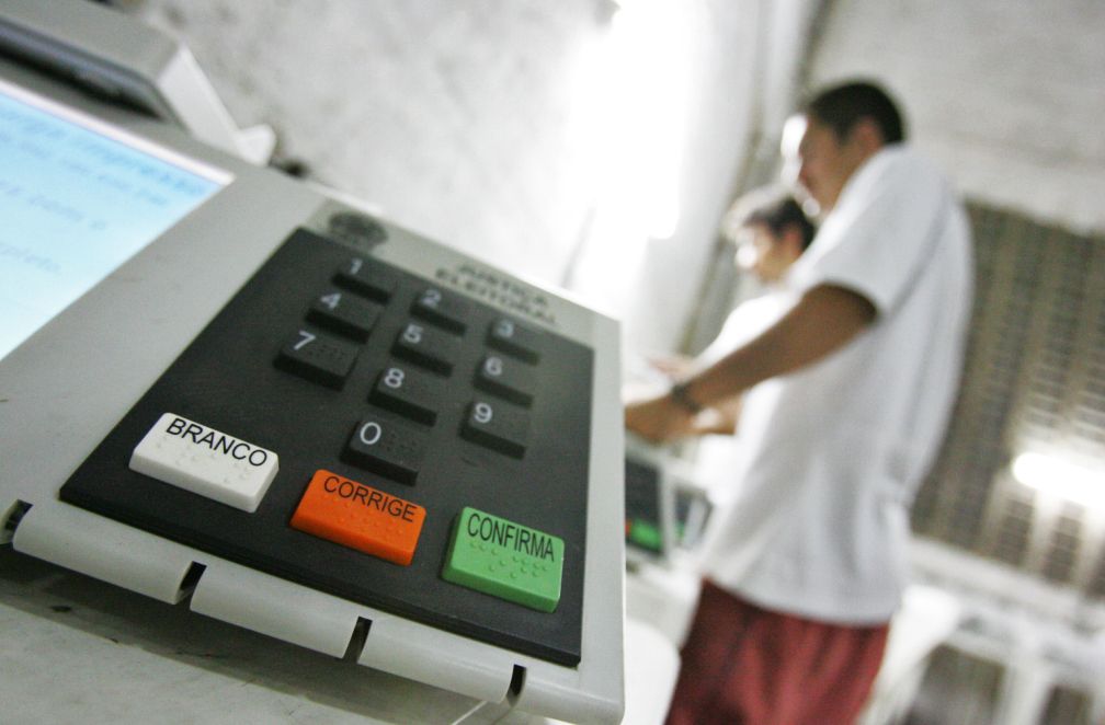 Confira os números das pesquisas de boca de urna em Manaus