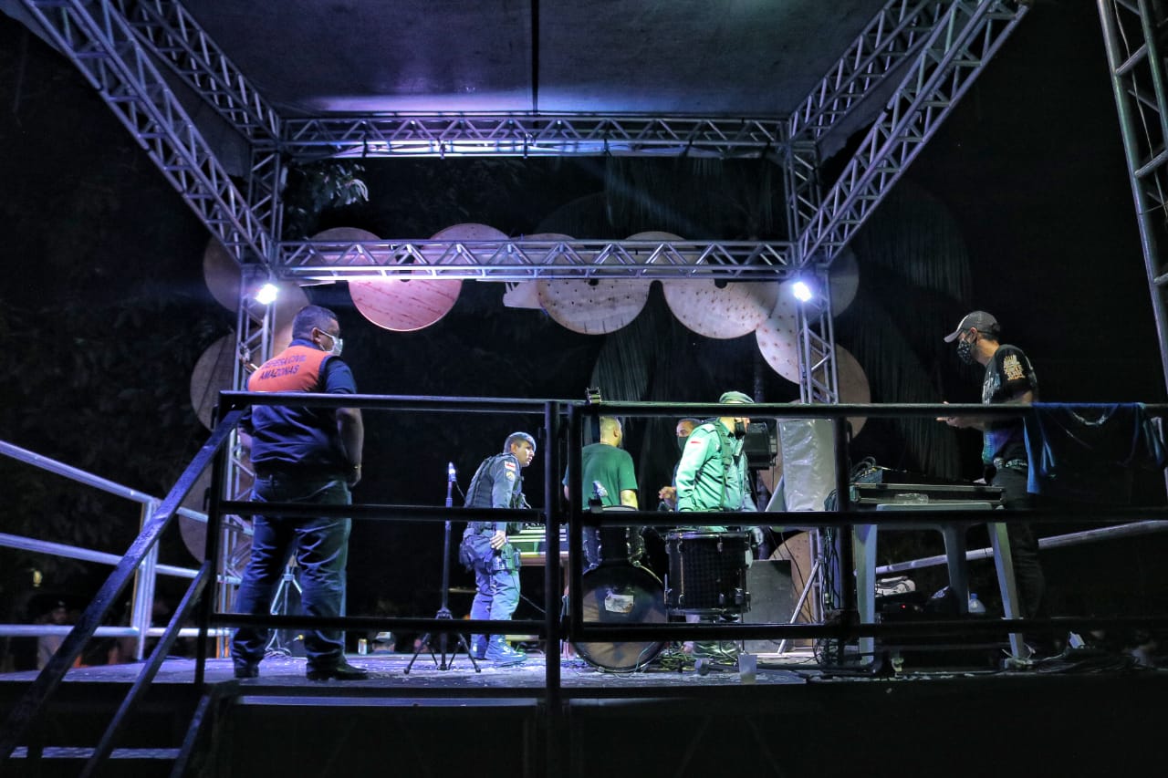 Festa clandestina "Escondidin" com 500 pessoas é fechada em Manaus