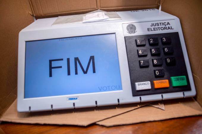 Propaganda eleitoral no rádio e TV só pode ser feita até hoje