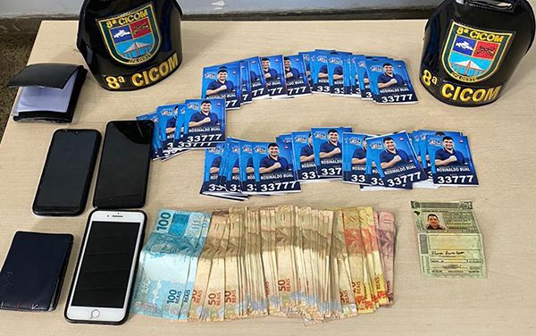 Eleições 2020: Cabos eleitorais são presos com mais de R$ 4 mil e santinhos do candidato Rosinaldo no bairro Compensa