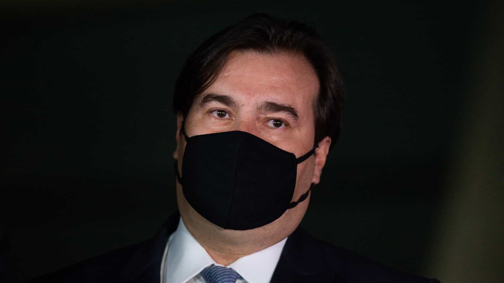 Maia sugere restrições para quem não se vacinar contra coronavírus