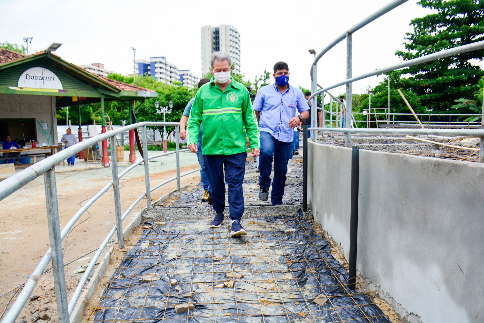 ‘A adrenalina me dá mais força e determinação’, diz Arthur, ao vistoriar obras