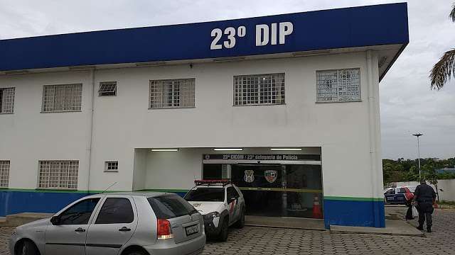 Homem invade a casa de policial e é baleado na cabeça