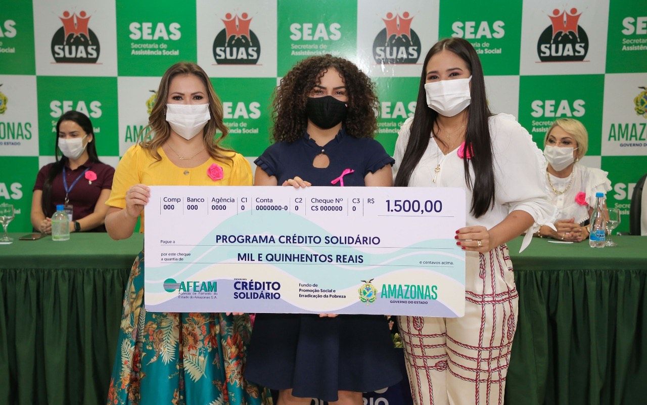 Governo realiza entrega de cheque pagamento do programa Crédito Solidário