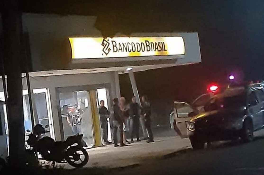 Criminosos invadem agência bancária pelo telhado no AM