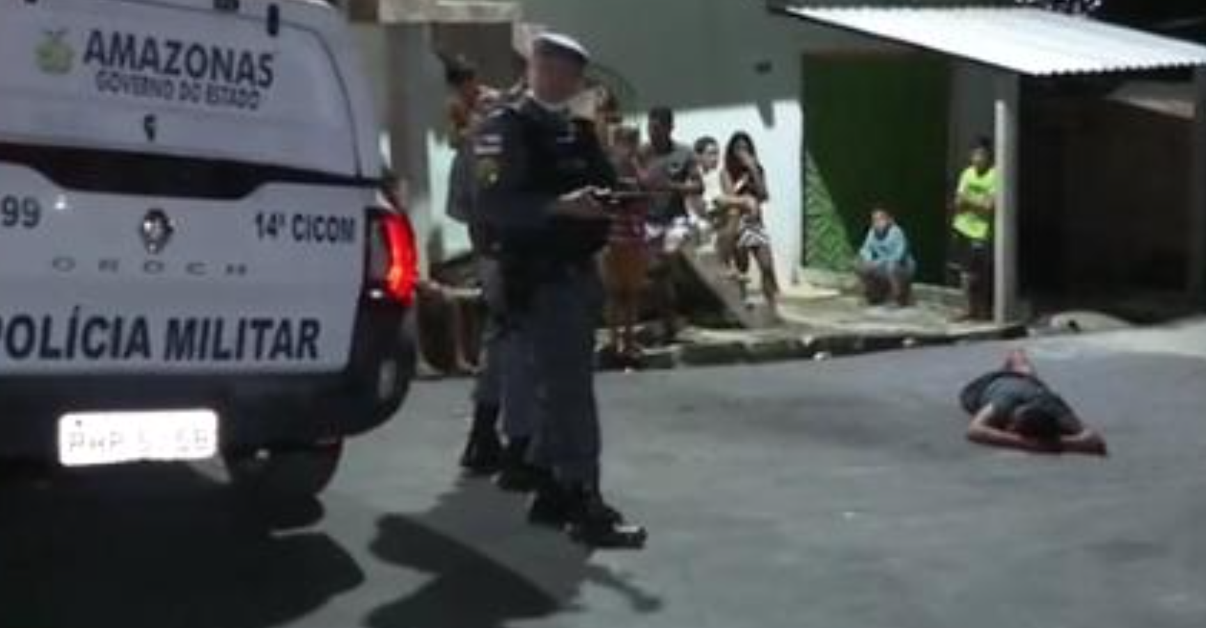 População espanca suspeito de assalto no Tancredo Neves