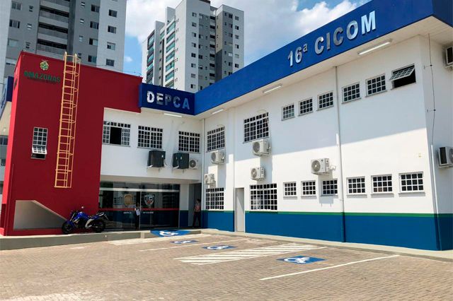 Homem é preso ao sair de motel com duas adolescentes