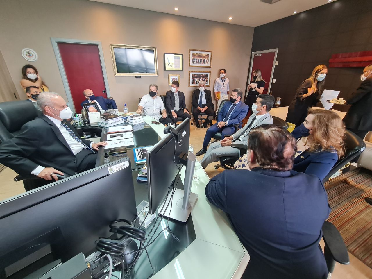 Conselheiros do TCE-AM recebem David Almeida