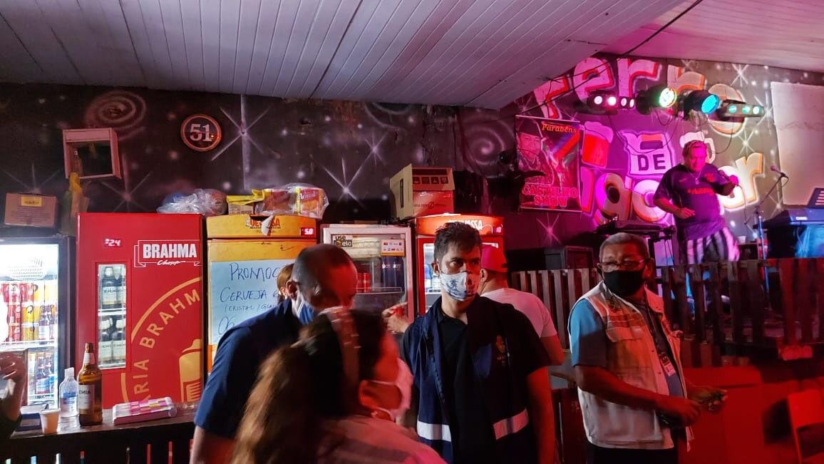 Oito bares são fechados durante final de semana em Manaus