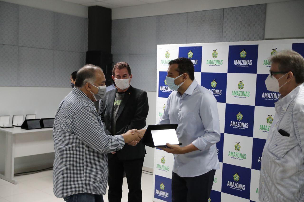 Wilson Lima anuncia retomada das obras do Conjunto Residencial Ozias Monteiro II