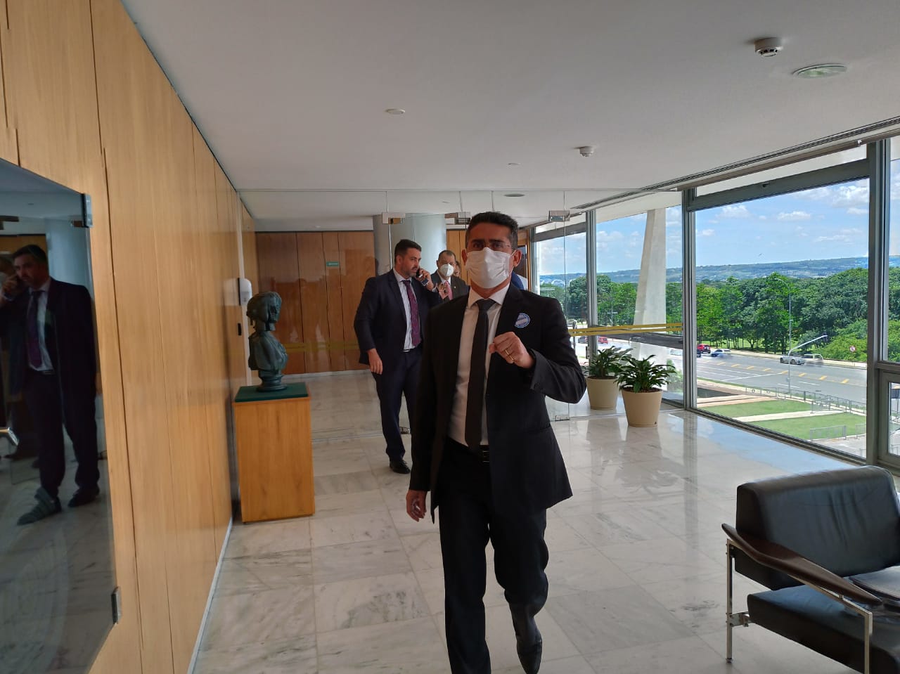 David garante R$ 112 milhões para abastecimento de água, energia solar e construção de banheiros em Manaus