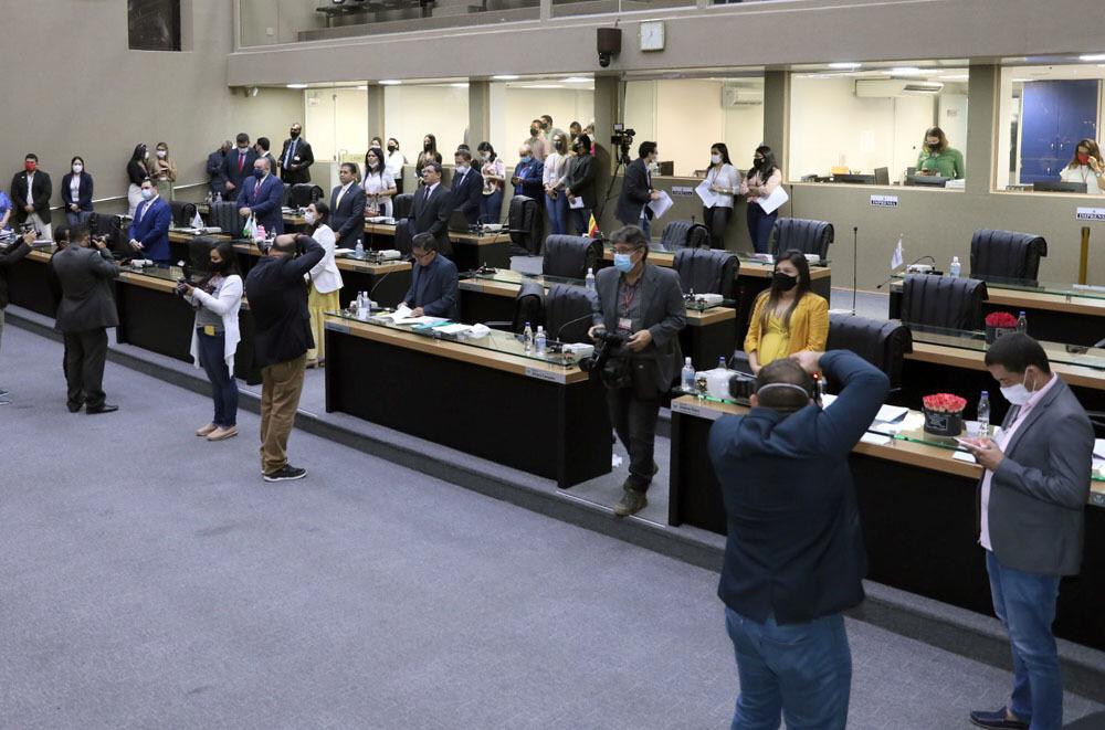 Debates no plenário da Aleam abordam Covid-19, filiações e ações do governo