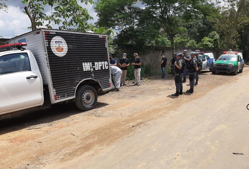 Corpo de mulher é encontrado com marcas de facadas
