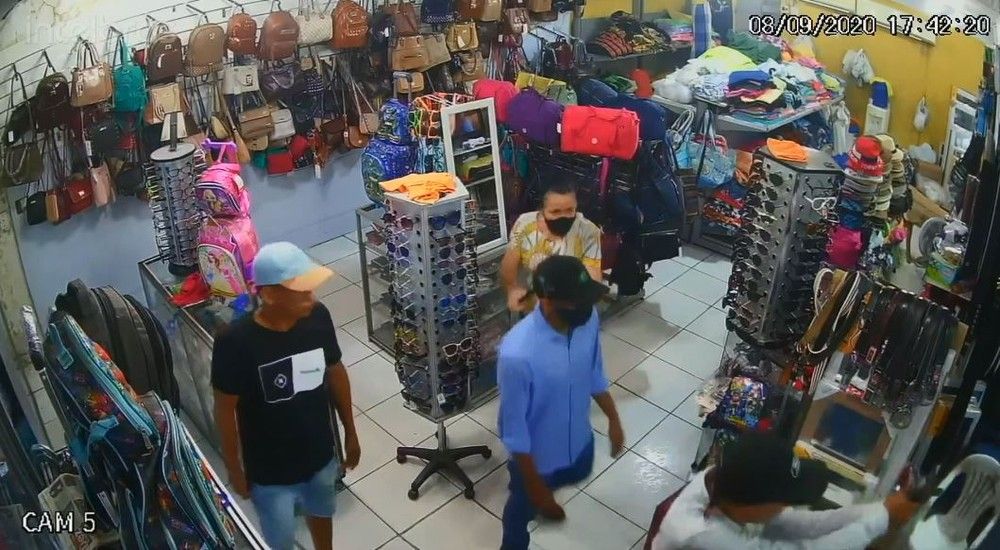 Polícia procura suspeitos de homicídio em  loja na zona Leste