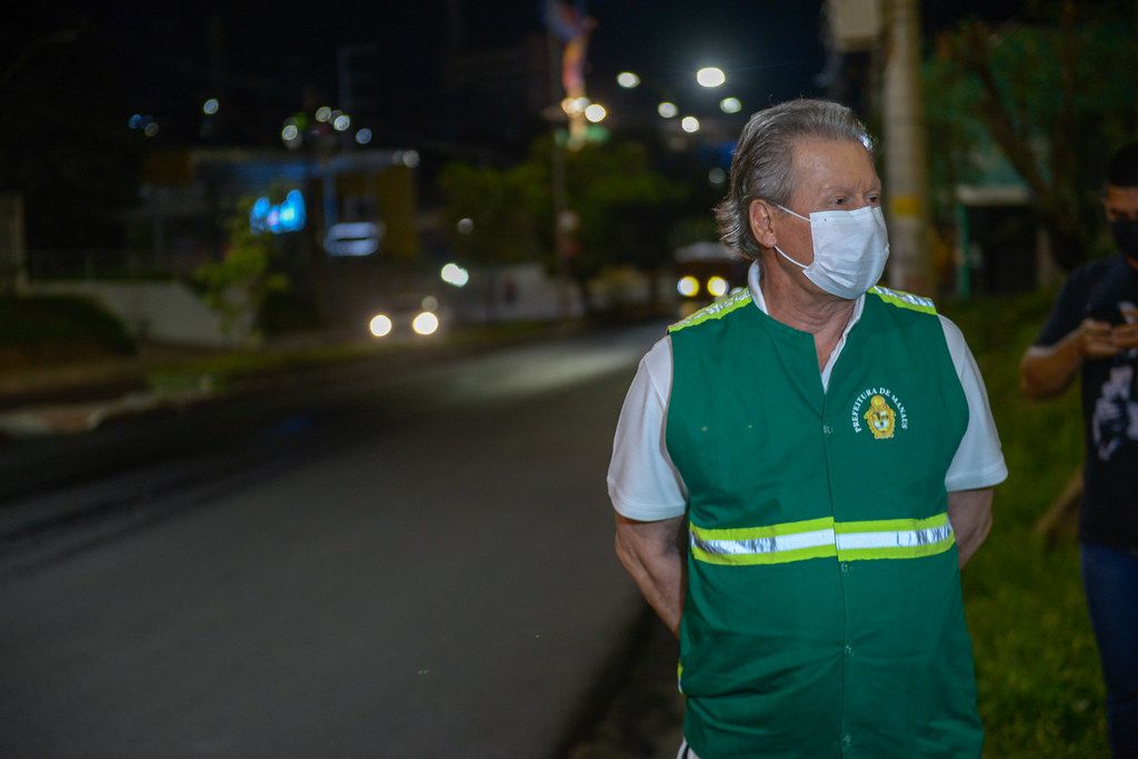 Arthur vistoria obras noturnas de requalificação viária na avenida Rodrigo Otávio