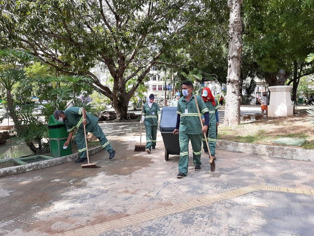 Detentos do semiaberto cuidam de parques e praças de Manaus