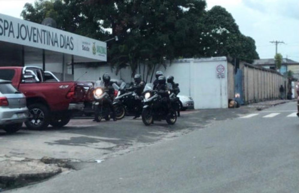 População espanca homem agredido pela população após tentar cometer roubo na Compensa