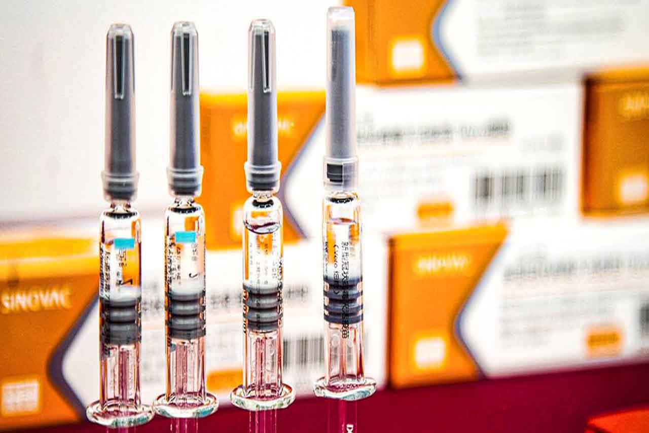 Governador do AM vai a São Paulo receber vacinas contra Covid-19, diz Secom