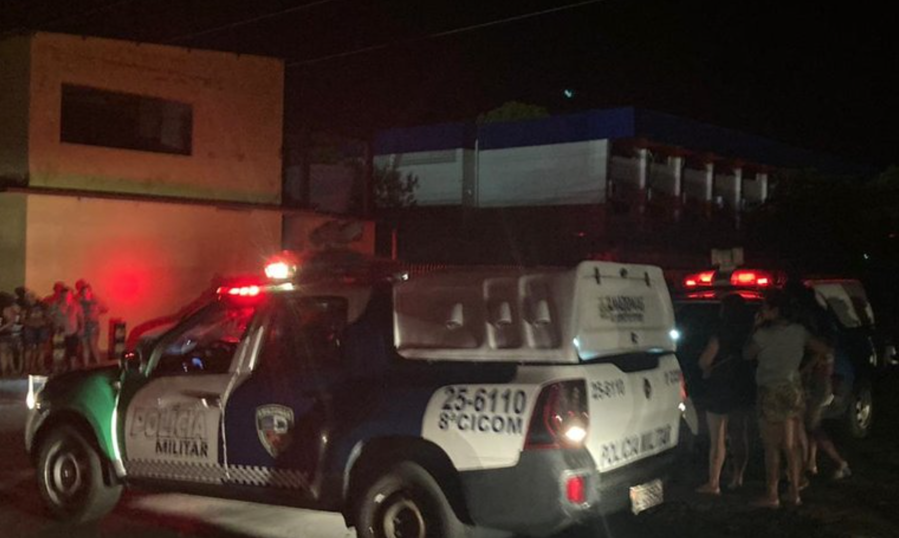 Homem é morto enquanto jogava futebol em campo na Compensa