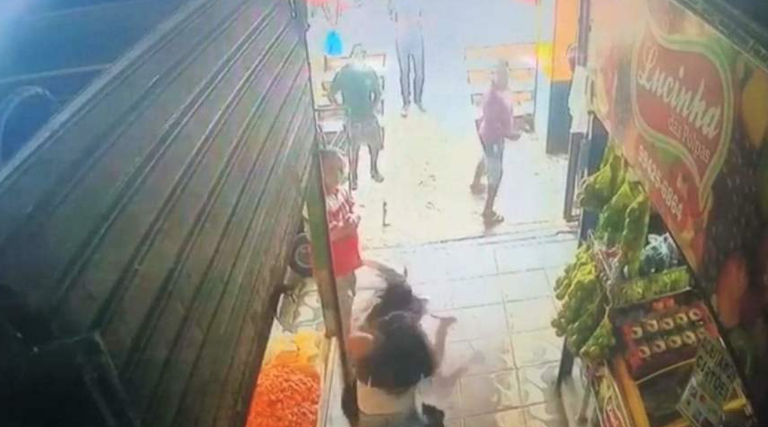 Mulher é esfaqueada durante briga na Feira da Manaus Moderna