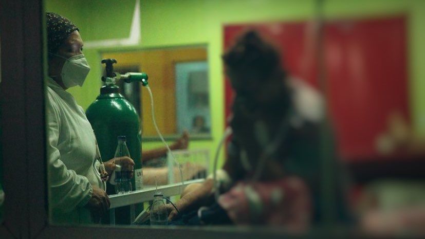 Variante do coronavírus identificada em Manaus é mais transmissível, aponta estudo