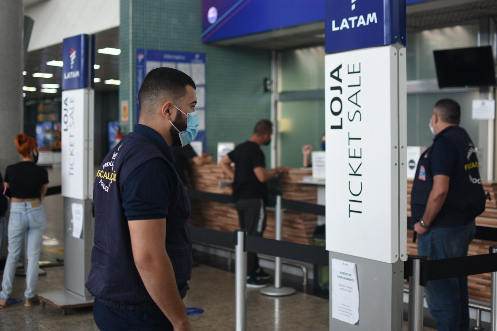 Latam é autuada após denúncias de aglomeração no Aeroporto Internacional de Manaus
