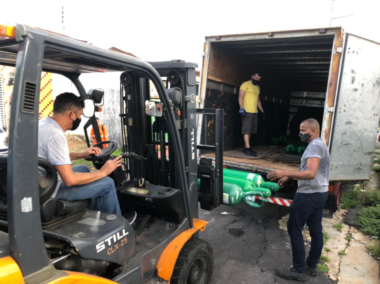 PM e SSP-AM fazem escolta de cilindros doados por ONG a comunidade indígena